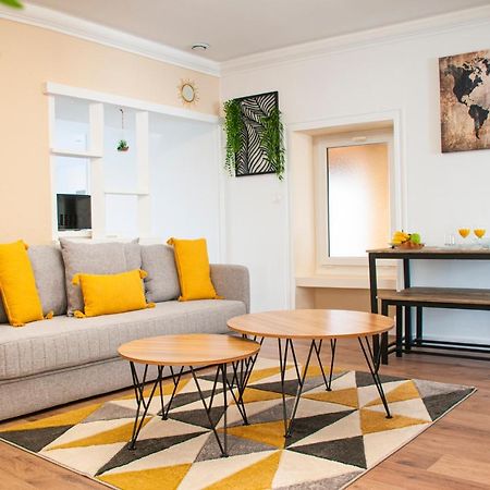 Eden-Apart Apartment นีออร์ ภายนอก รูปภาพ
